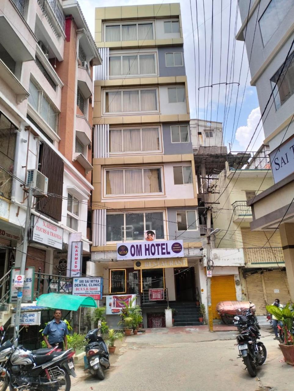 Aum Hotel Puttaparthi Buitenkant foto