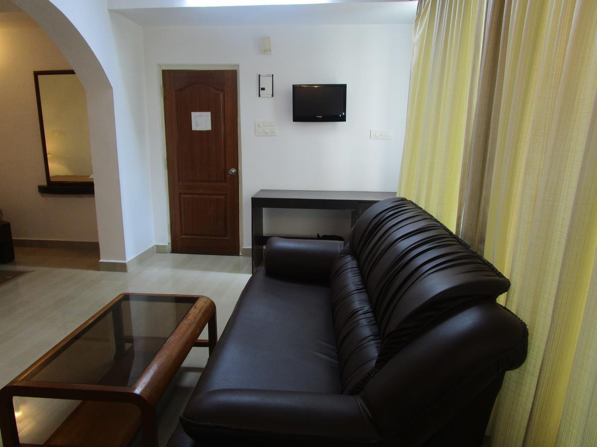 Aum Hotel Puttaparthi Buitenkant foto