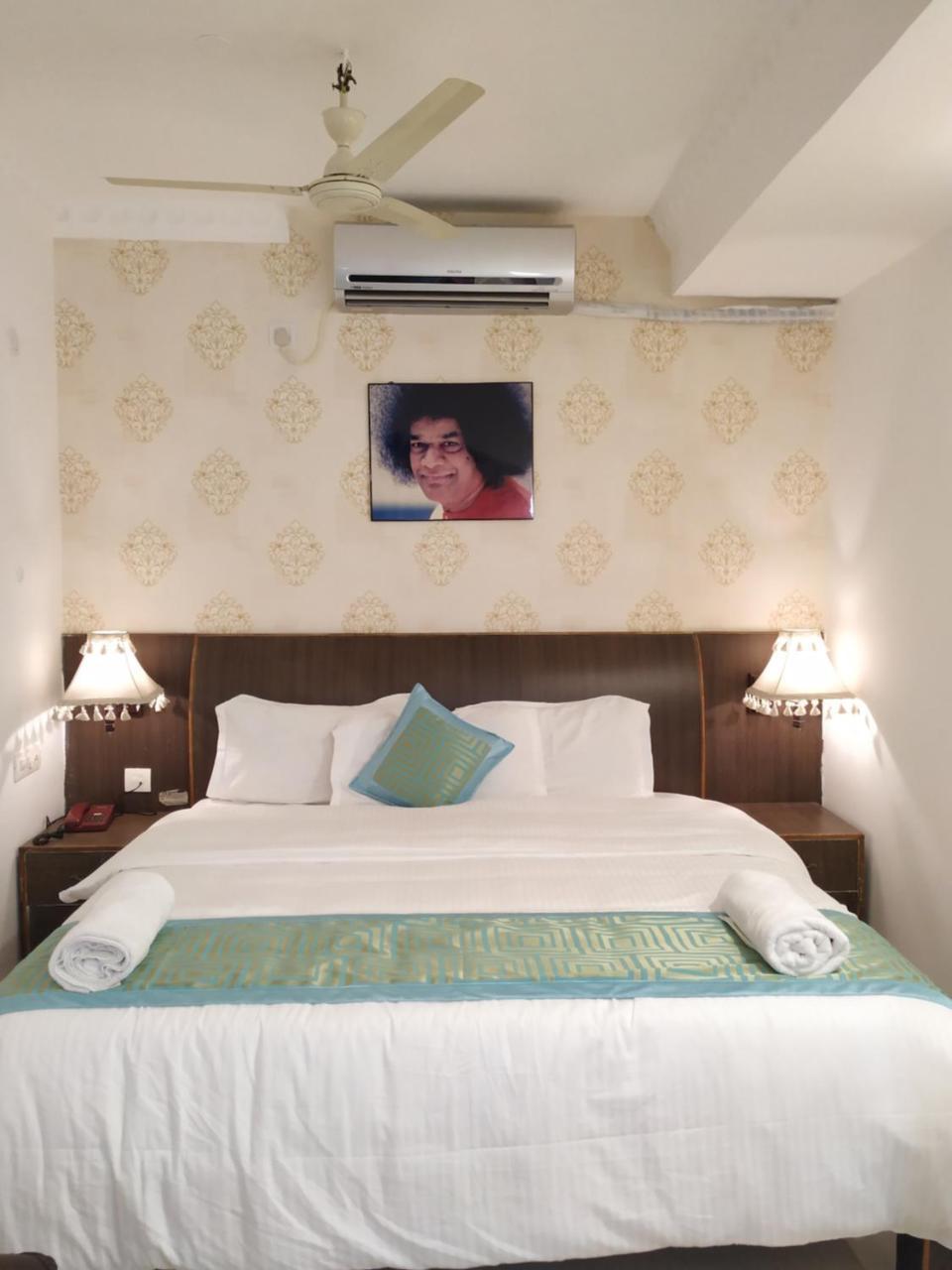 Aum Hotel Puttaparthi Buitenkant foto