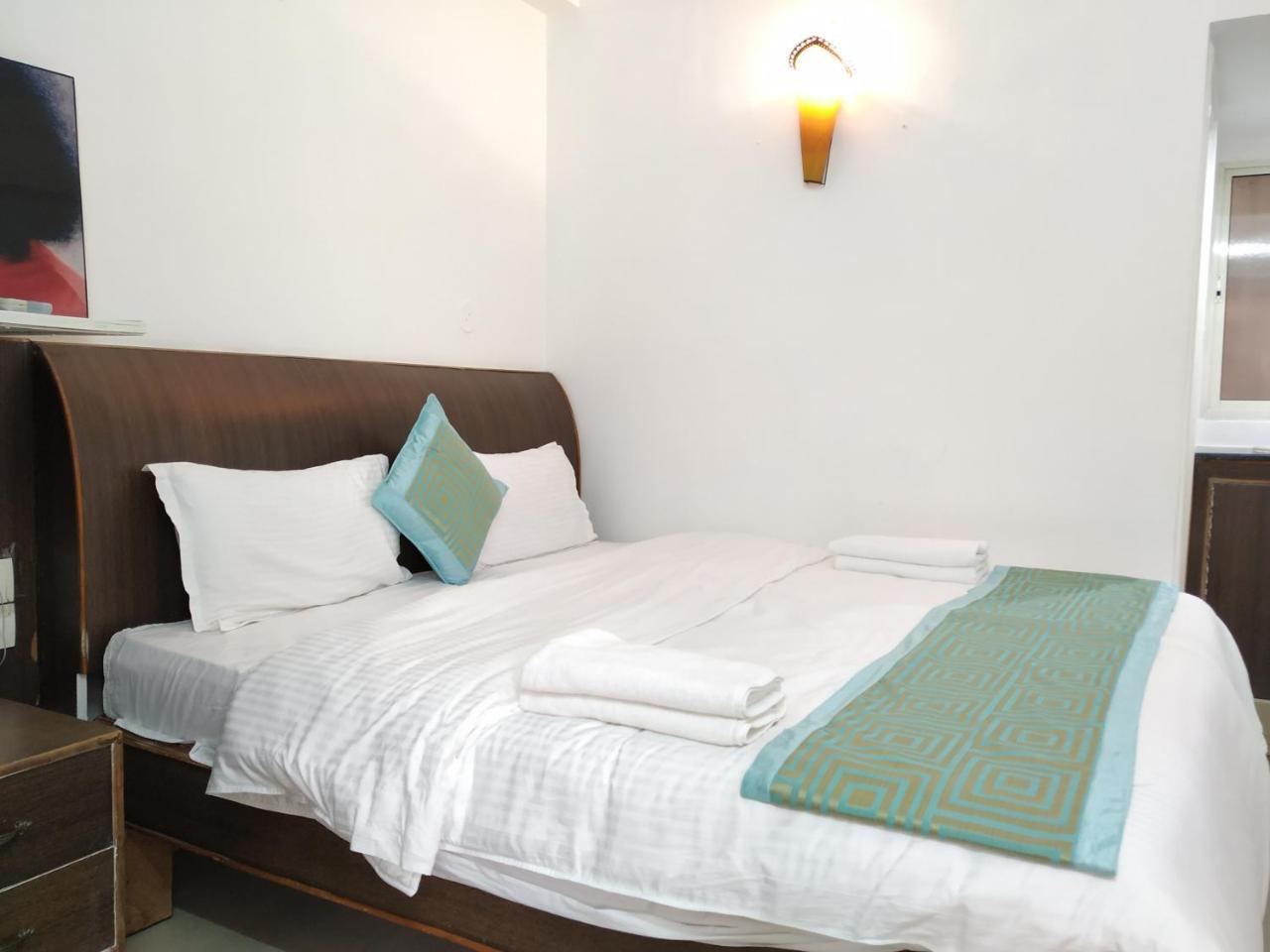 Aum Hotel Puttaparthi Buitenkant foto