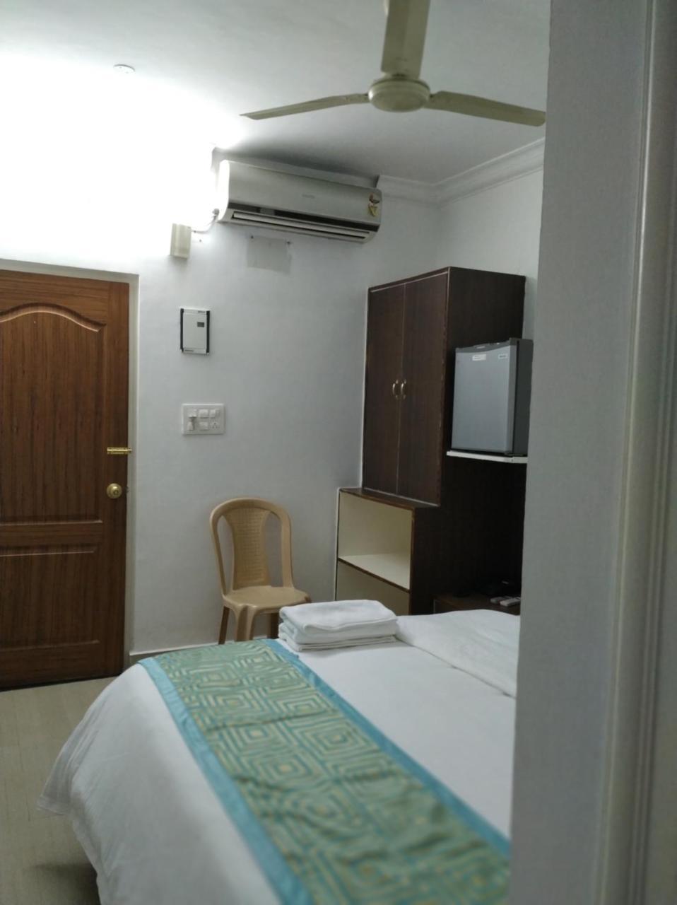 Aum Hotel Puttaparthi Buitenkant foto